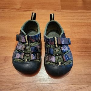 Toddler Keen Sandals (Size 4)